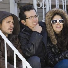Freddy Rodriguez, John Leguizamo e Vanessa Ferlito in una scena del film Nothing Like the Holidays
