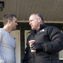 Mark Ruffalo e il regista Brian Goodman sul set del film What Doesn't Kill You