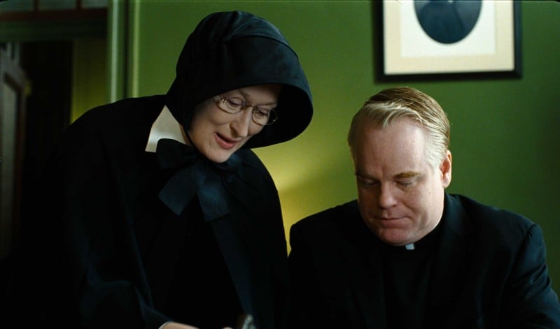 Meryl Streep e Philip Seymour Hoffman in una scena del film Il dubbio