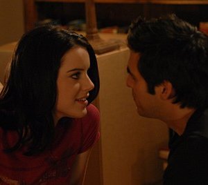 Michelle Ryan e Jordan Bridges nell'episodio Studi universitari di Bionic Woman