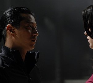 Michelle Ryan e Will Yun Lee faccia a faccia nell'episodio Mistero a Paradise di Bionic Woman