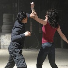Michelle Ryan E Will Yun Lee In Una Scena Dell Episodio Mistero A Paradise Di Bionic Woman 99441