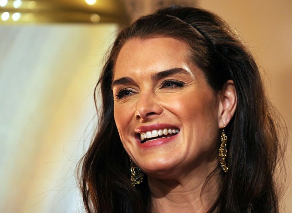 Mother of the Bride, Brooke Shields nelle prime immagini del film Netflix