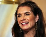 Mother of the Bride, Brooke Shields nelle prime immagini del film Netflix