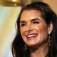 Mother of the Bride, Brooke Shields nelle prime immagini del film Netflix