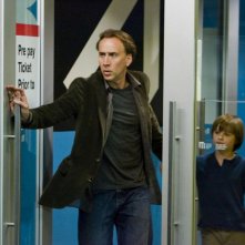 Nicolas Cage e il piccolo Chandler Canterbury in knowing