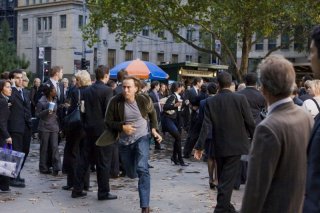 Nicolas Cage tra la folla in Knowing