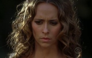 Ghost Whisperer: Jennifer Love Hewitt in una scena dell'episodio Pieces of You (quarta stagione)