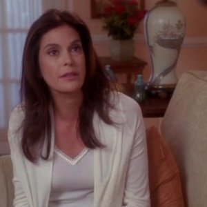 Teri Hatcher in una scena dell'episodio A Vision's Just a Vision della serie Desperate Housewives.