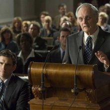 Matt Dillon e Alan Alda in una scena del film Nothing but the Truth