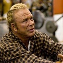 Mickey Rourke, stella del wrestling in declino nel film The Wrestler