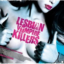 Una sexy immagine promozionale per il film Lesbian Vampire Killers