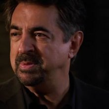 Joe Mantegna in un momento dell'episodio 'Brothers in Arms' della serie tv Criminal Minds
