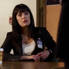 Paget Brewster in una scena dell'episodio 'Brothers in Arms' della quarta stagione di Criminal Minds
