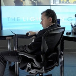 Tim Roth in una scena del pilot di Lie to Me