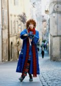 Veronica Pivetti è una colorata e simpaticissima Befana nel film tv miacarabefana.it