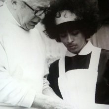 Billy Wilder istruisce Giselda Castrini prima di girare una scena del film Che cosa è successo tra mio padre e tua madre?