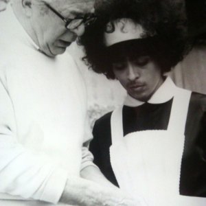 Billy Wilder istruisce Giselda Castrini prima di girare una scena del film Che cosa è successo tra mio padre e tua madre?