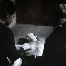 Elsa Asteggiano (di spalle) Giselda Castrini e Mario Baio nel film Un normale giorno di violenza (di Giorgio Rizzini, 1971)