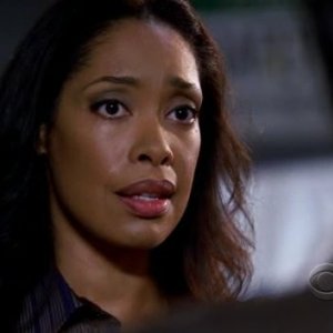 Gina Torres in una scena di 'Normal' della quarta stagione di Criminal Minds