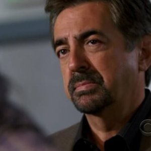Joe Mantegna in una scena di 'Normal' della quarta stagione di Criminal Minds
