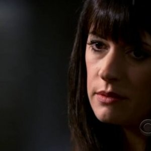 Paget Brewster in una scena di 'Normal' della quarta stagione di Criminal Minds