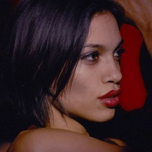 Rosario Dawson in un'immagine del film Extrema - Al limite della vendetta