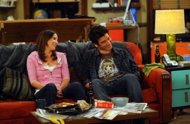 Josh Radnor e Cobie Smulders nell'episodio Benefits di How I Met Your Mother