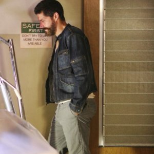 Matthew Fox in un momento dell'episodio Because You Left di Lost