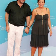 Paola Baroni accanto a suo marito Paolo Benvenuti alla Mostra di Venezia, nel 2008