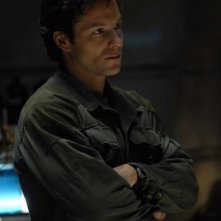 Jamie Bamber in una scena dell'episodio Sometimes a Great Notion di Battlestar Galactica