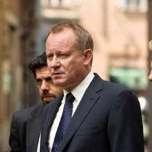 Stellan Skarsgard e Pierfrancesco Favino in una scena del film Angeli e Demoni