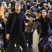 Tom Hanks (Robert Langdon) e Ayelet Zurer (Vittoria Vetra) in una scena del film Angeli e Demoni