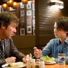 Dennis Quaid e Lou Taylor Pucci in un'immagine del film The Horsemen