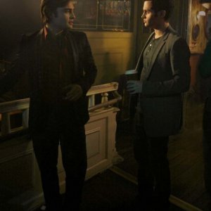 Ed Westwick e Penn Badgley in una scena dell'episodio In the Realm of Basses di Gossip Girl