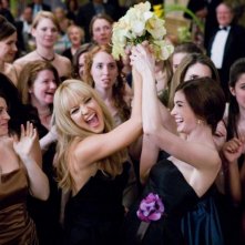 Kate Hudson e Anne Hathaway in una scena di Bride Wars - La mia miglior nemica