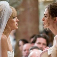 Kate Hudson e Anne Hathaway in una sequenza del film Bride Wars - La mia miglior nemica