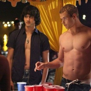 Kellan Lutz e Michael Steger nell'episodio Love Me or Leave Me di 90210