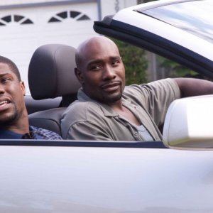Kevin Hart e Morris Chestnut in una scena del film Not Easily Broken