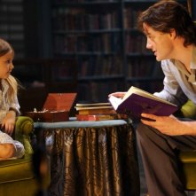 Mirabel O'Keefe e Brendan Fraser in una scena del film Inkheart - La leggenda di cuore d'inchiostro
