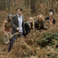 Rafi Gavron, Brendan Fraser, Eliza Bennett, Paul Bettany ed Helen Mirren in una scena del film Inkheart - La leggenda di cuore d'inchiostro