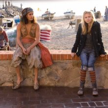 Rafi Gavron ed Eliza Bennett in una scena del film Inkheart - La leggenda di cuore d'inchiostro