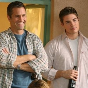 Rob Estes e Josh Henderson nell'episodio Hello, Goodbye, Amen di 90210