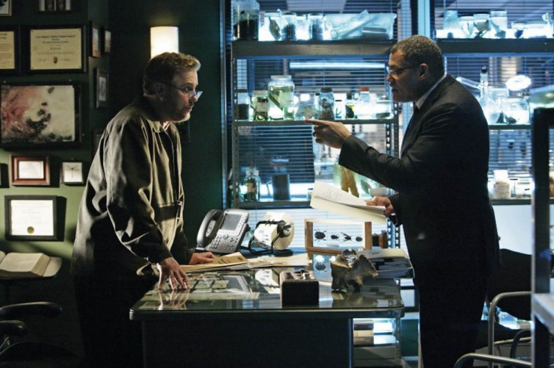 William Petersen e Laurence Fishburne in una scena dell'episodio 'One to go' della serie tv CSI Las Vegas