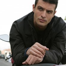 Alessandro Pess in una scena dell'episodio Fratelli de Il bene e il male