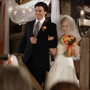 Allison Mack con Tom Welling nell'episodio 'Bride' della serie tv Smallville
