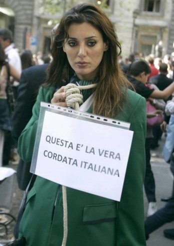 Una Foto Di Daniela Martani Durante Le Manifestazioni Per L Alitalia Nel 2008 101393