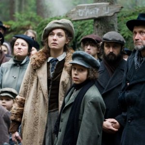 Alexa Davalos in un'immagine del film Defiance - I giorni del coraggio
