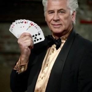 Barry Bostwick in una scena dell'episodio Criss Angel is a Douche Bag di Supernatural