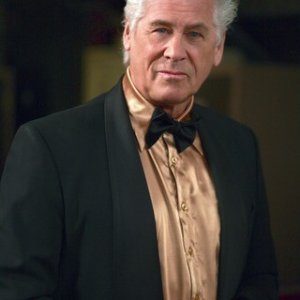 Barry Bostwick nell'episodio Criss Angel is a Douche Bag di Supernatural